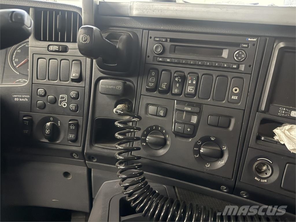 Scania P360 Camiones con caja de remolque