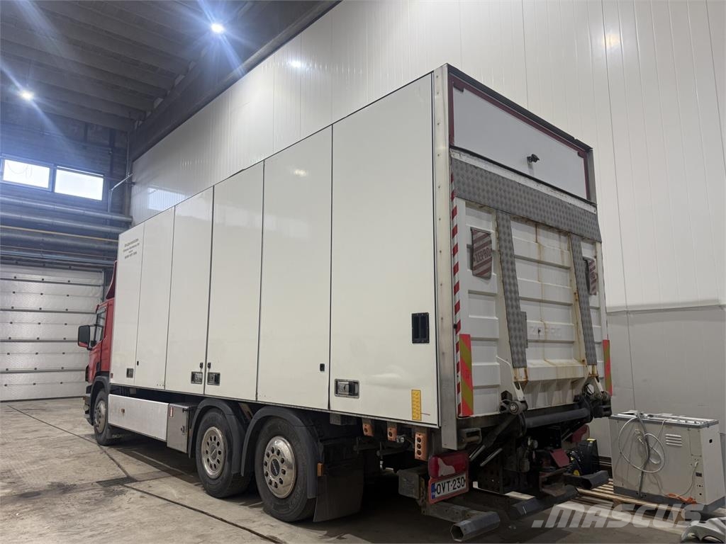 Scania P360 Camiones con caja de remolque