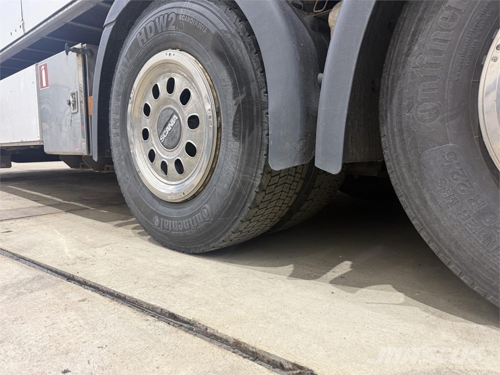 Scania P360 Camiones con caja de remolque
