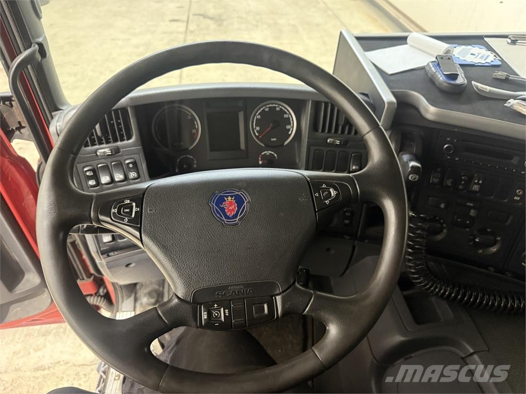 Scania P360 Camiones con caja de remolque