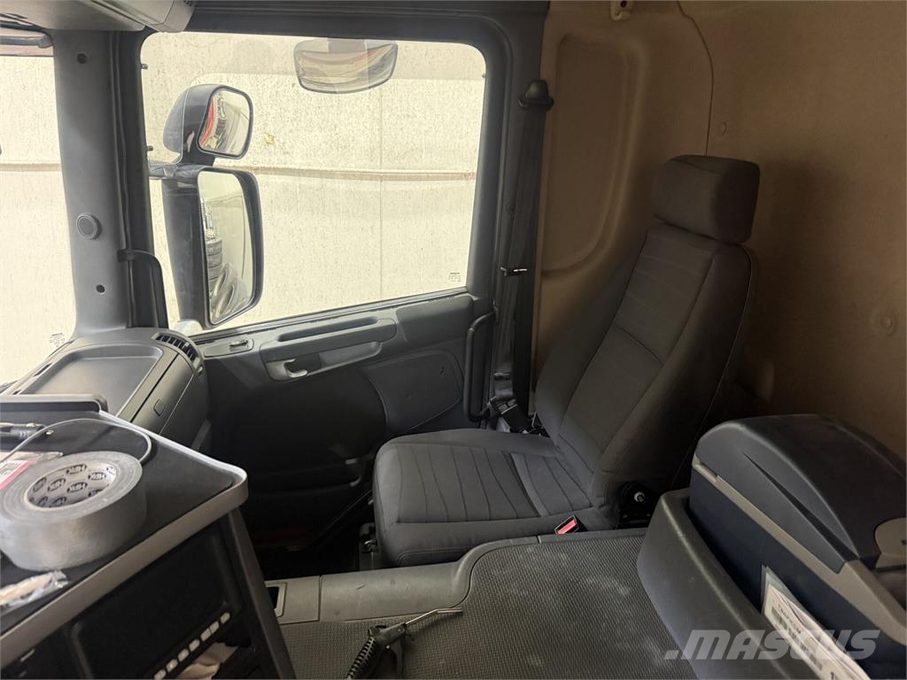 Scania P360 Camiones con caja de remolque