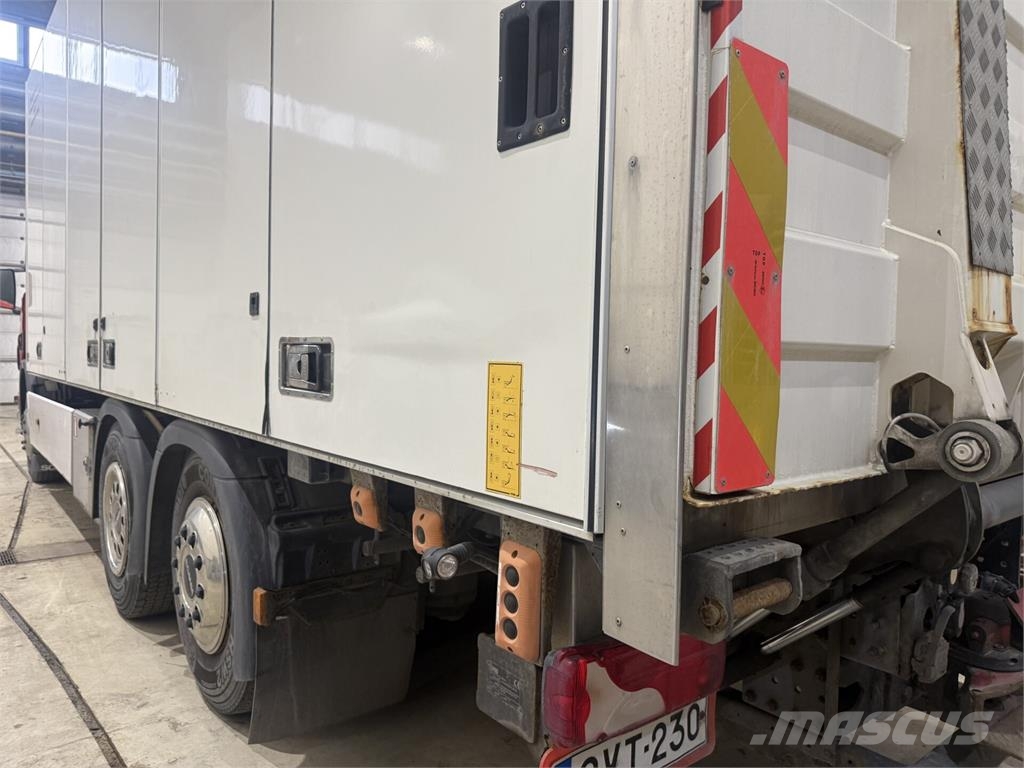 Scania P360 Camiones con caja de remolque