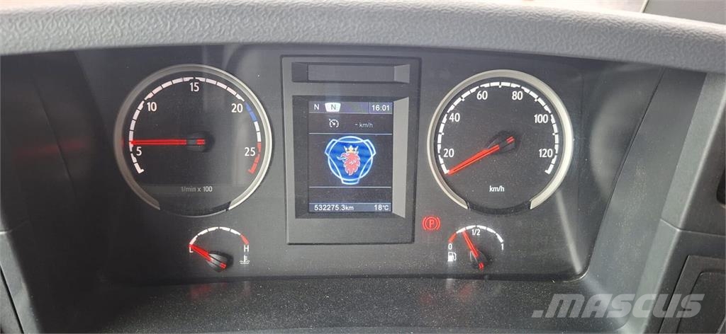 Scania P360 Camiones con caja de remolque