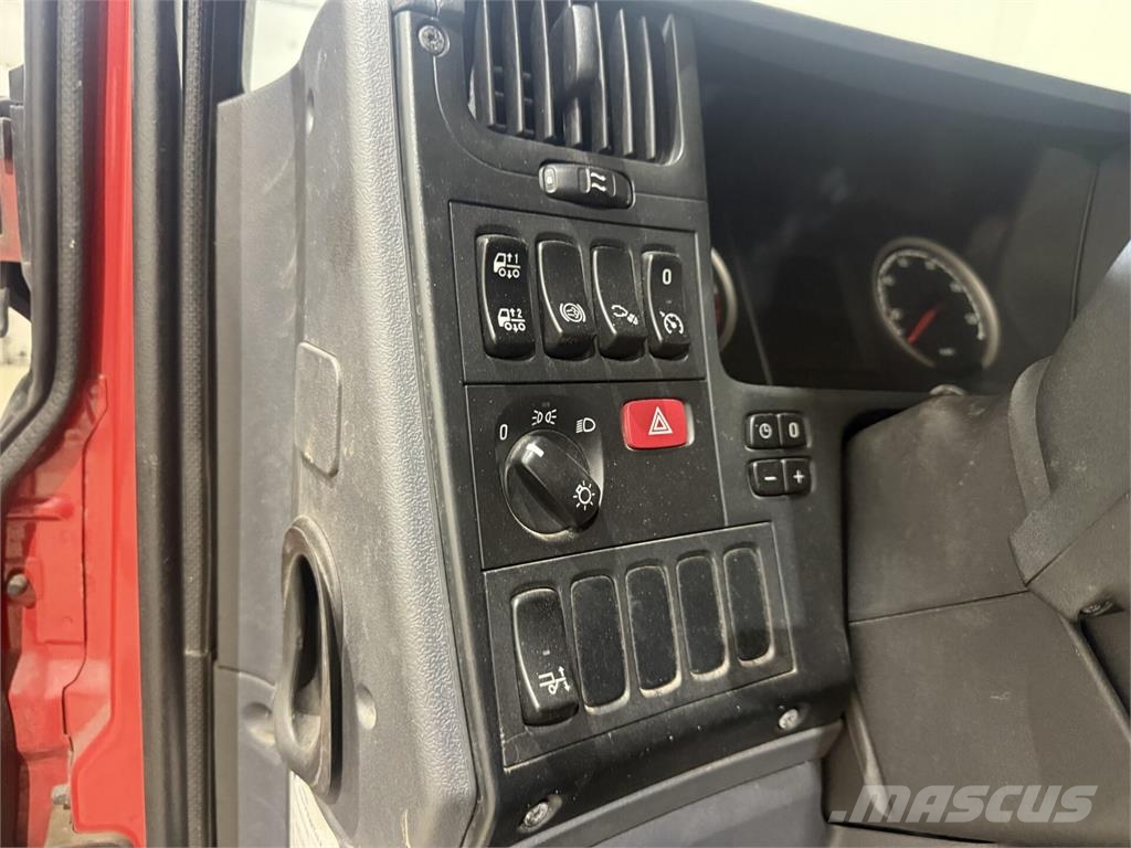 Scania P360 Camiones con caja de remolque