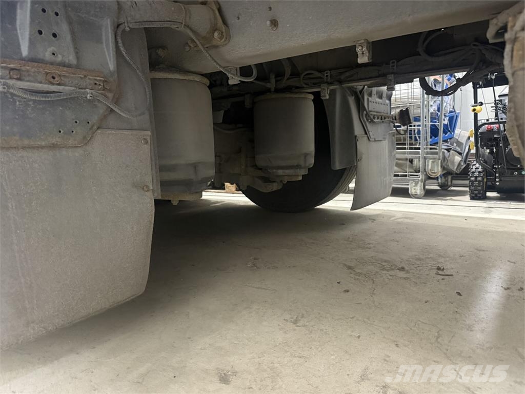 Scania P360 Camiones con caja de remolque