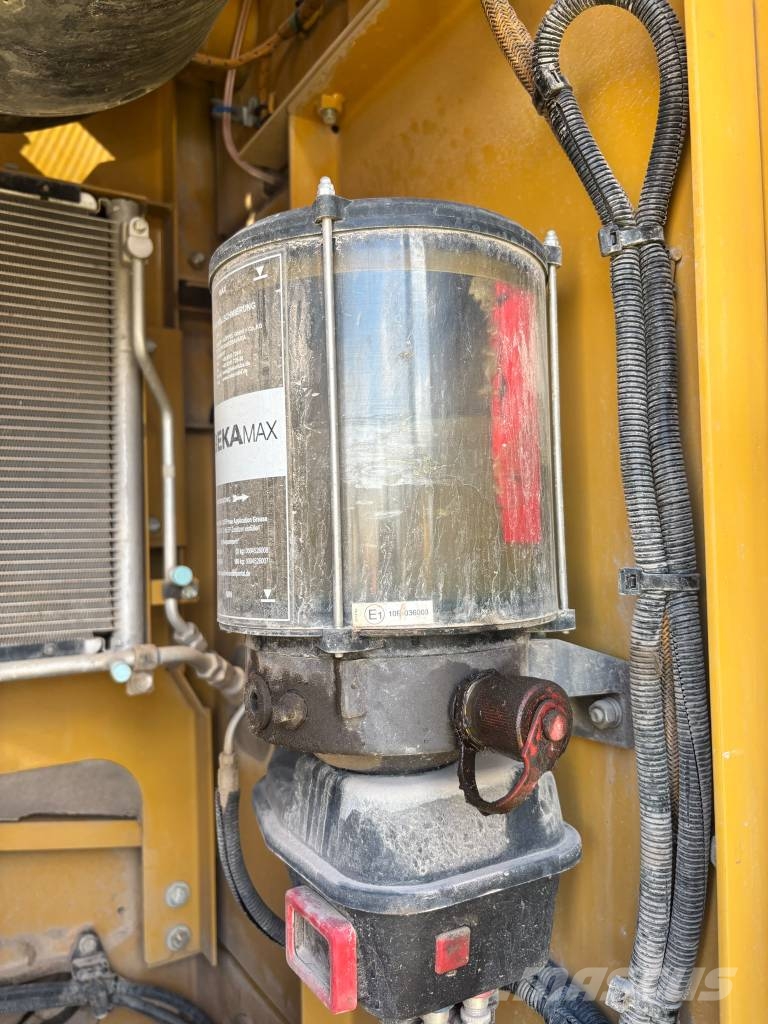 CAT 330 F L N (Narrow) Rupsgraafmachines