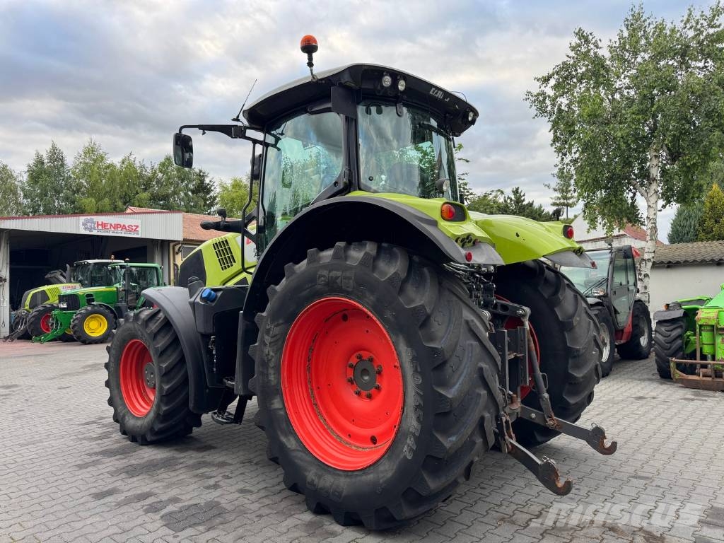 CLAAS AXION 800 CIS Tractores