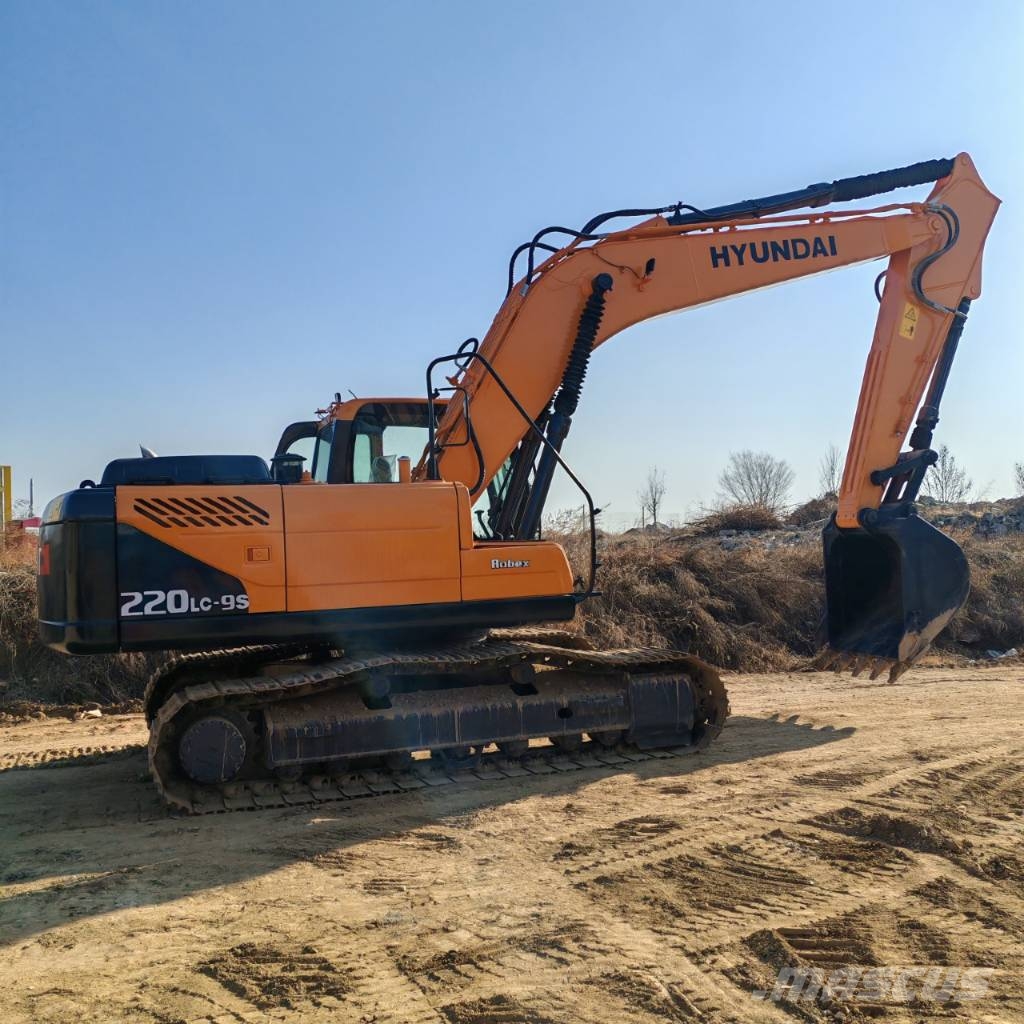 Hyundai 220 lc Paletli ekskavatörler