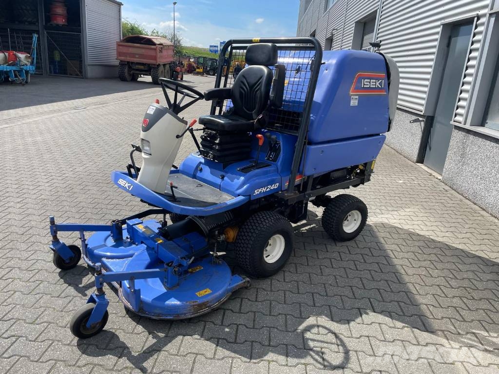 Iseki SFH240F diesel frontmaaier met opvang Tondeuses montées