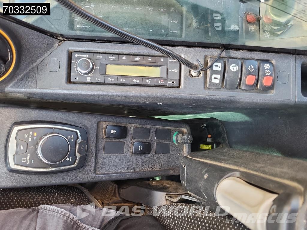 Hyundai HX260 L Crawler excavators