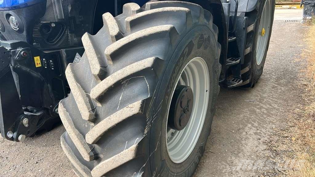New Holland T7.300 PLMi Auto Command Tractors