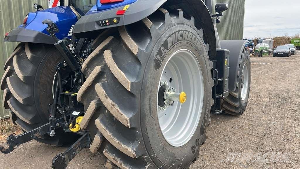 New Holland T7.300 PLMi Auto Command Tractors