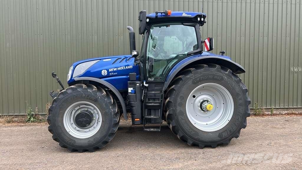 New Holland T7.300 PLMi Auto Command Tractors
