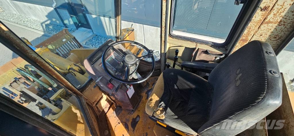 Komatsu WA 200 Wielladers