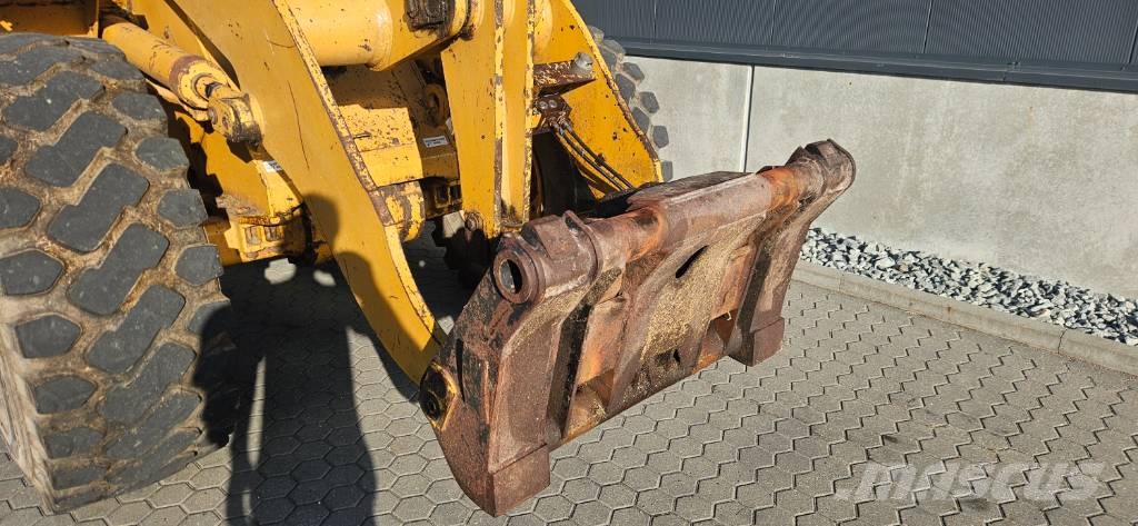 Komatsu WA 200 Wielladers
