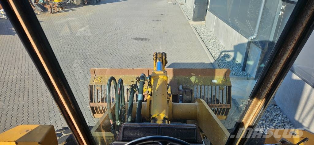 Komatsu WA 200 Wielladers