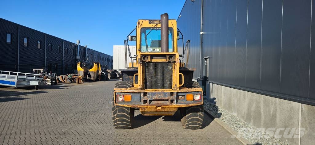 Komatsu WA 200 Wielladers