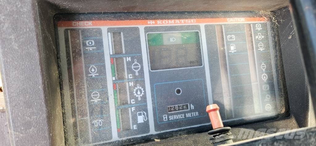 Komatsu WA 200 Wielladers