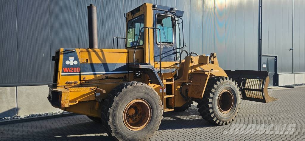 Komatsu WA 200 Wielladers