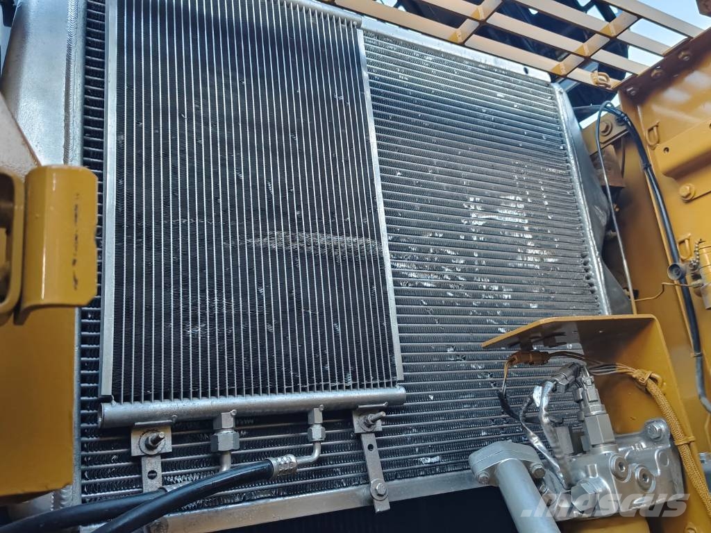 CAT 330D 대형 굴삭기 29톤 이상