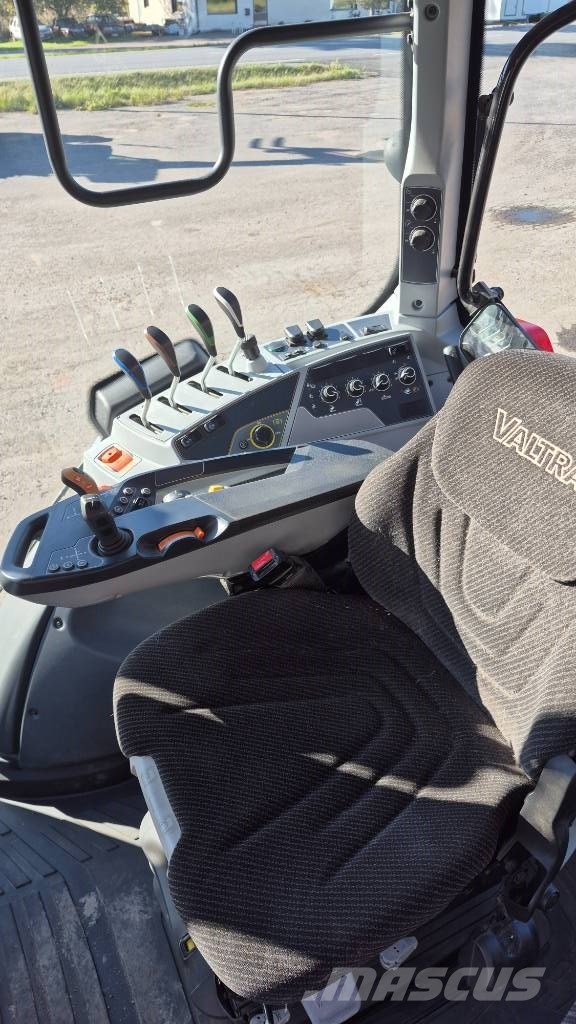 Valtra T145 Active Traktorit