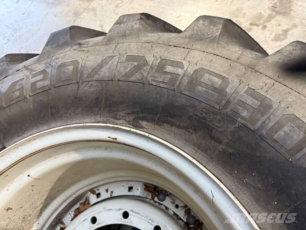New Holland T 7 HD Tyres, wheels and rims