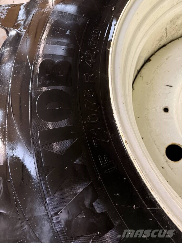 New Holland T 7 HD Tyres, wheels and rims