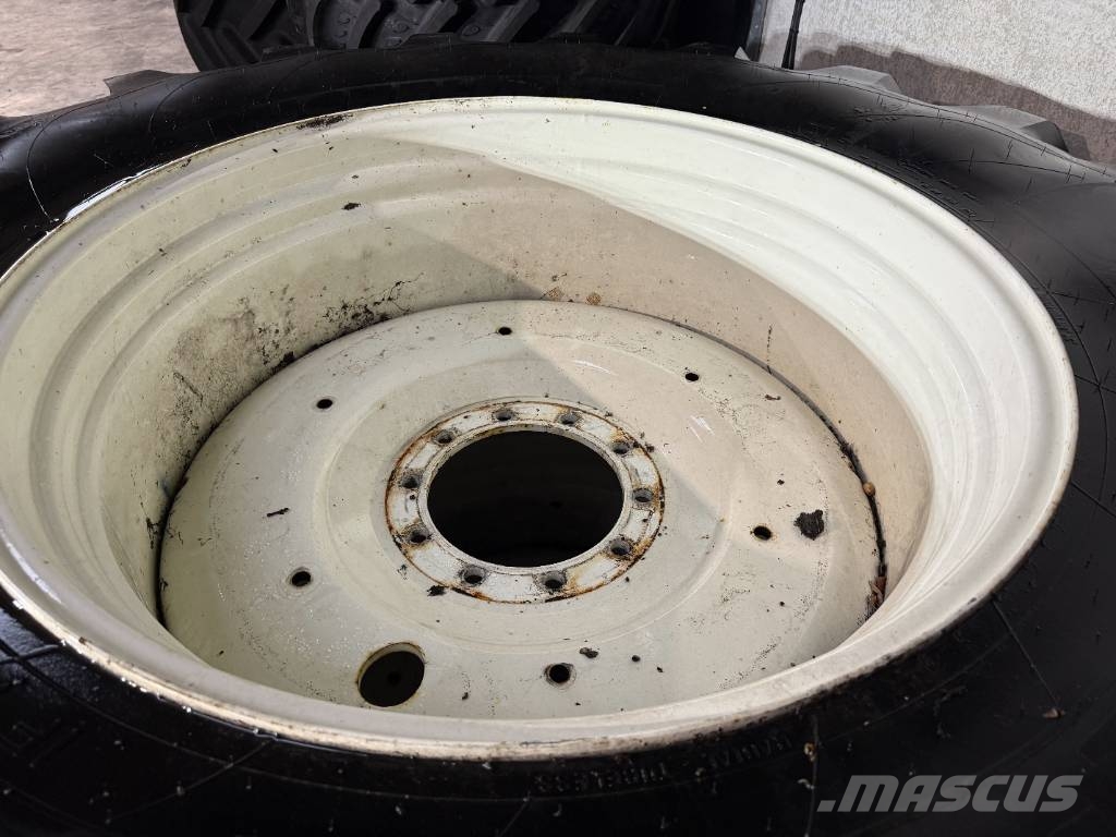 New Holland T 7 HD Tyres, wheels and rims
