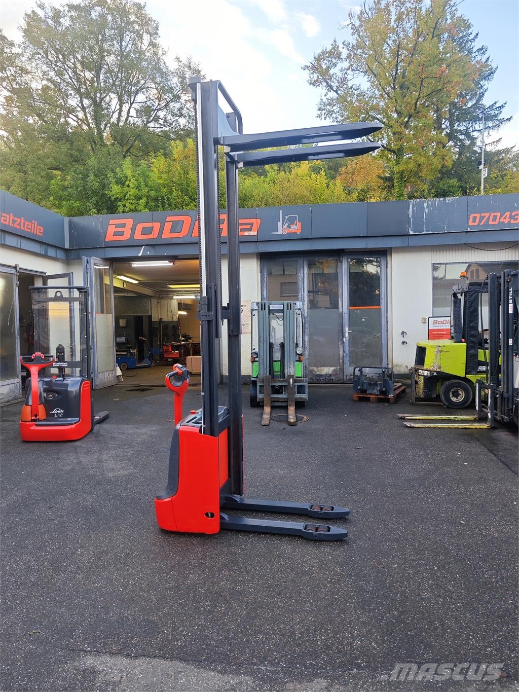 Linde L 12 Elektromos gyalogkíséretű targoncák