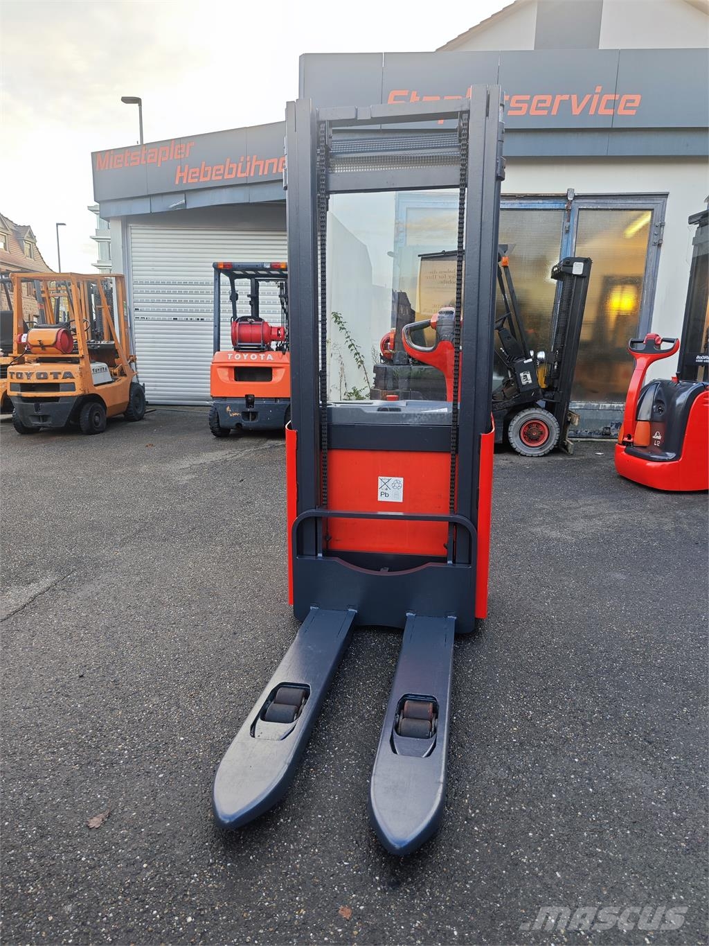 Linde L 12 Ajettavat pinoamisvaunut