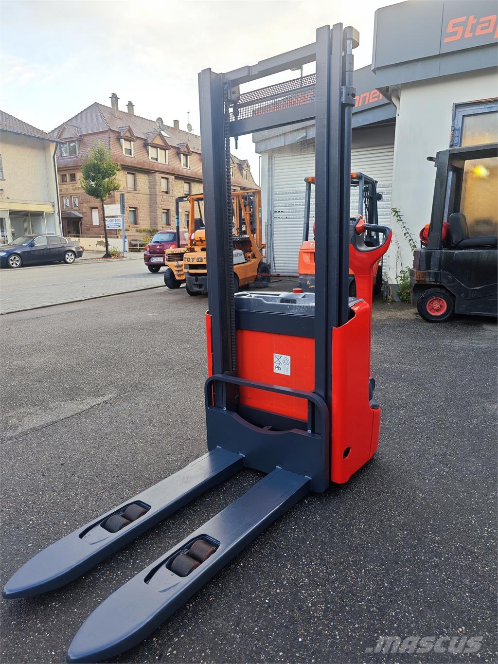 Linde L 12 Elektromos gyalogkíséretű targoncák