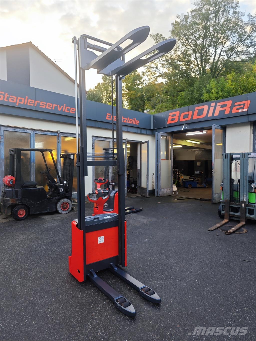 Linde L 12 Ajettavat pinoamisvaunut