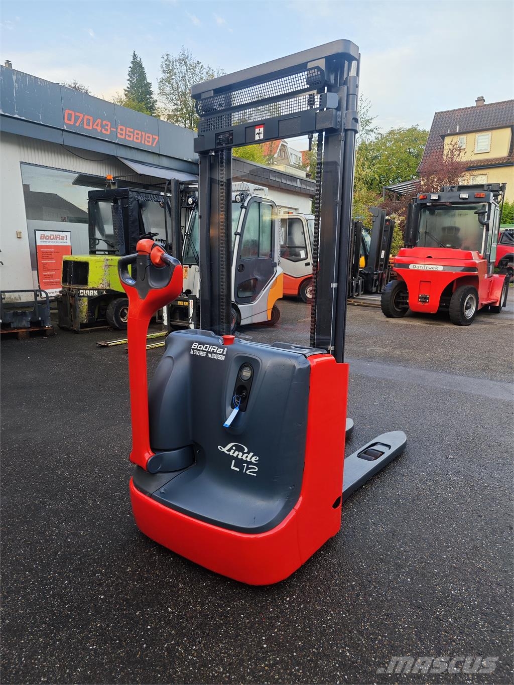 Linde L 12 Elektromos gyalogkíséretű targoncák
