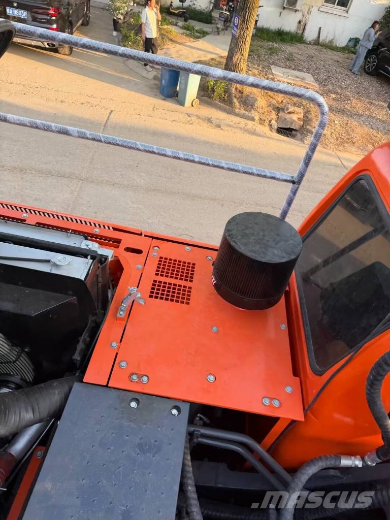 Doosan DX 300  Shanghai largest supplier Kāpurķēžu ekskavatori
