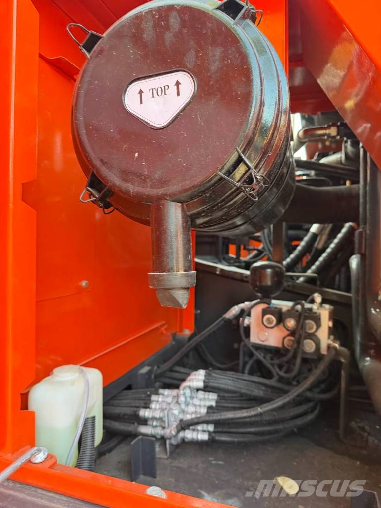 Doosan DX 300  Shanghai largest supplier Kāpurķēžu ekskavatori