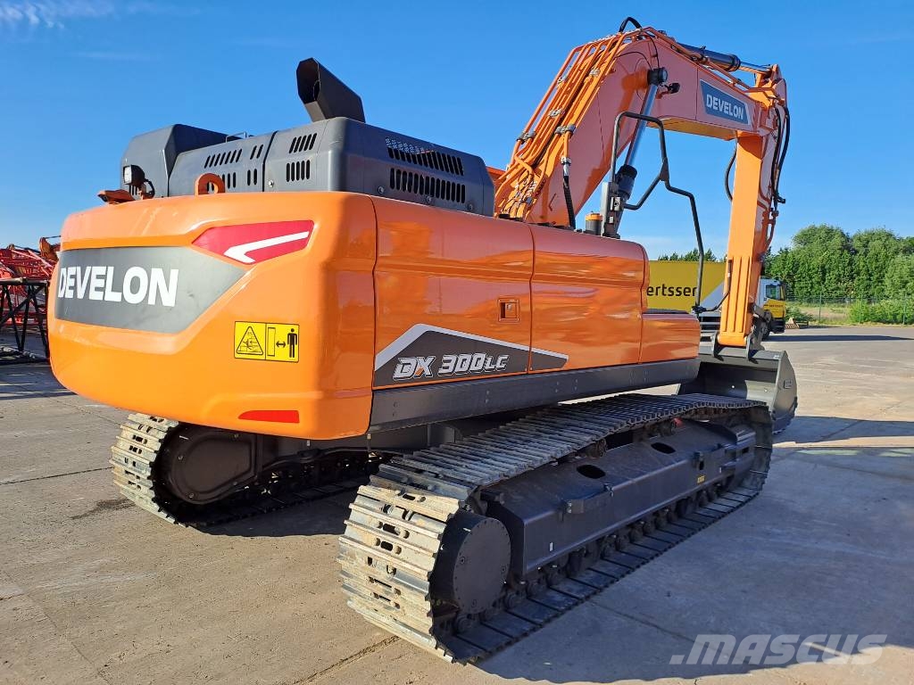 Develon DX300LC-7M Raupenbagger