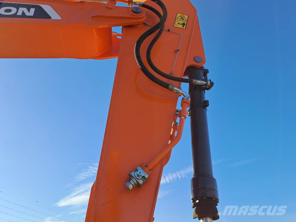 Develon DX300LC-7M Raupenbagger