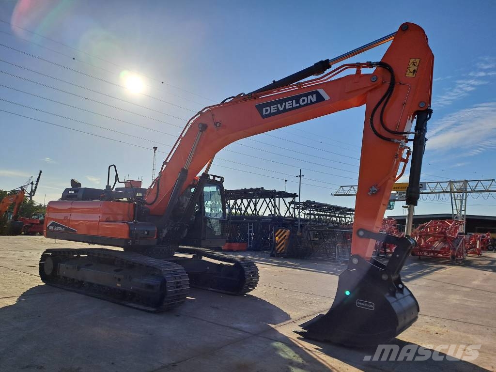 Develon DX300LC-7M Raupenbagger