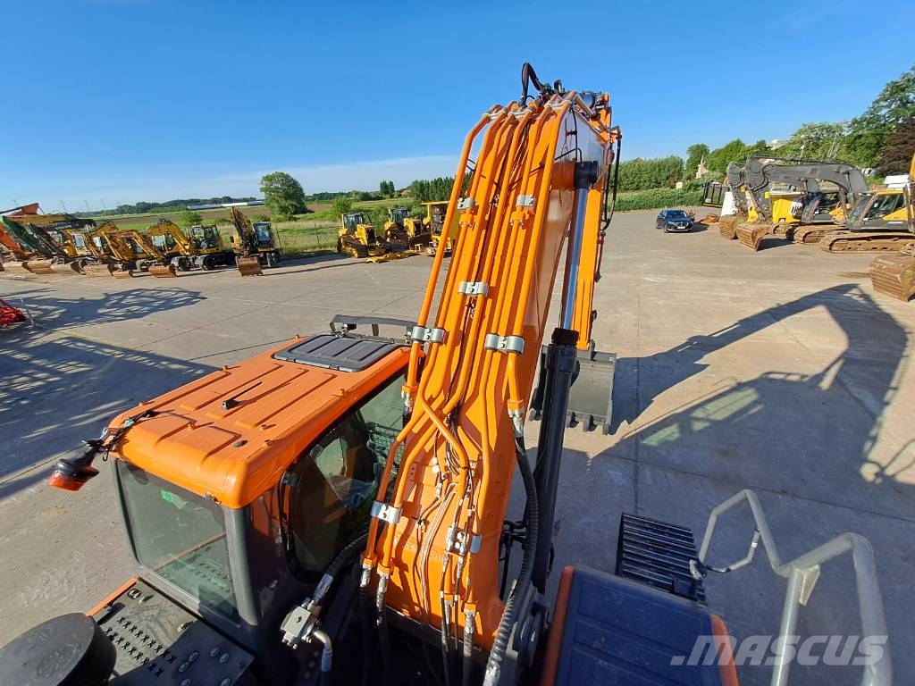 Develon DX300LC-7M Raupenbagger