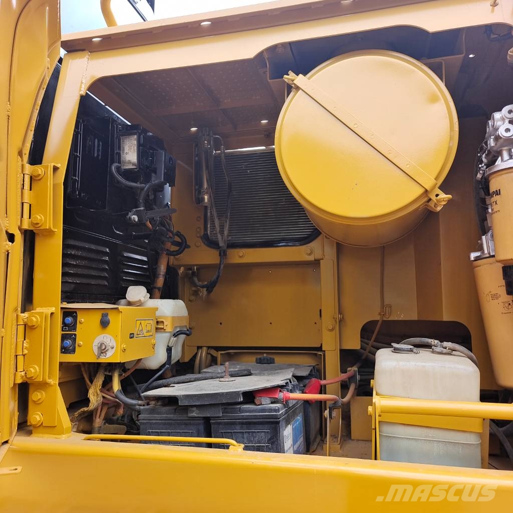 CAT 349D2L 3000 units excavators in stock Верижен екскаватор