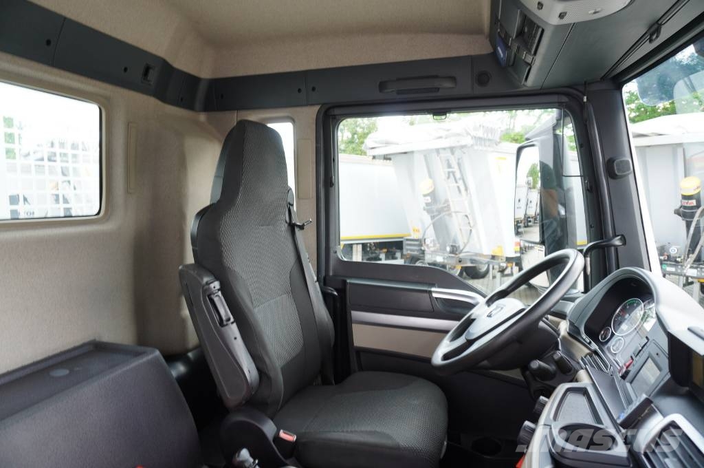 MAN TGS 26.420 6×4 / Fassi F215A.2.24 / remote control Tovornjaki z žerjavom