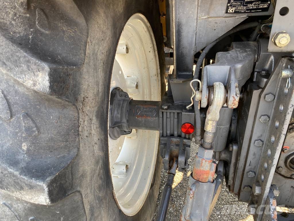 Renault CERES 330 Mécanique endommagé Tracteur