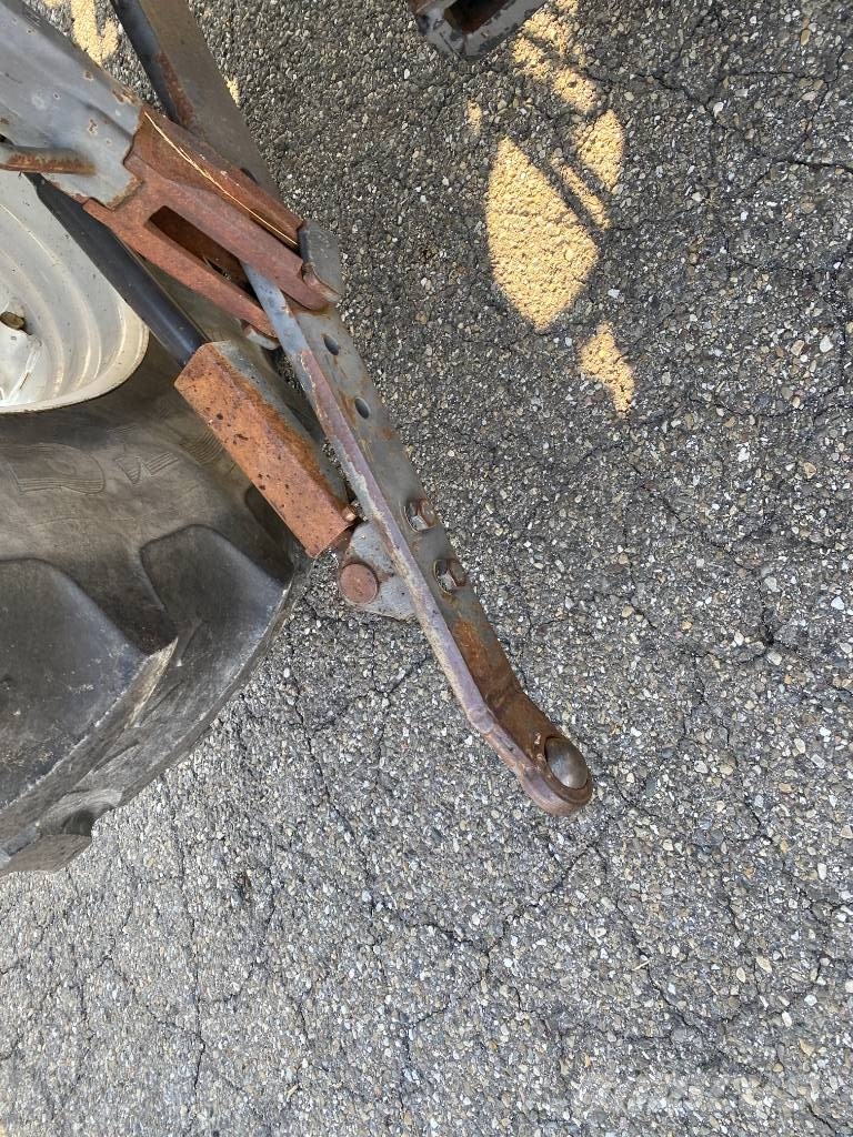 Renault CERES 330 Mécanique endommagé Tracteur