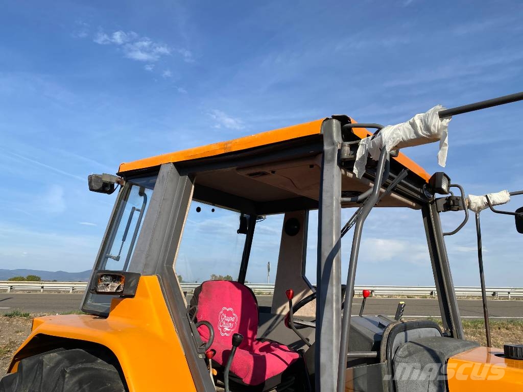 Renault CERES 330 Mécanique endommagé Tracteur