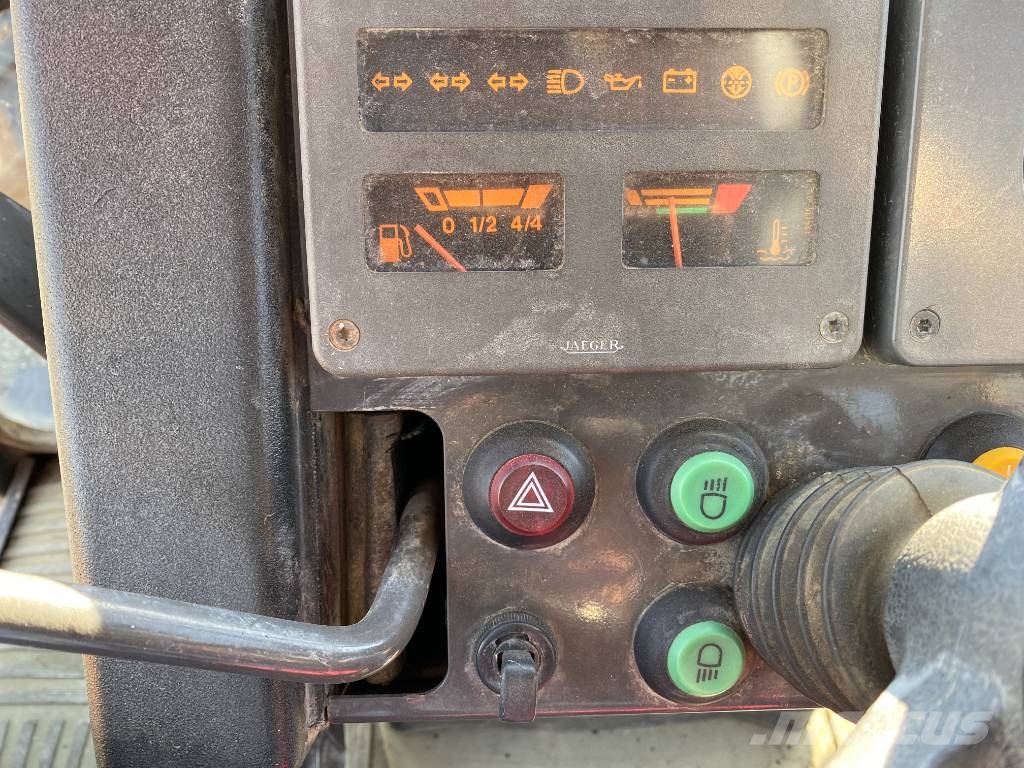 Renault CERES 330 Mécanique endommagé Tracteur