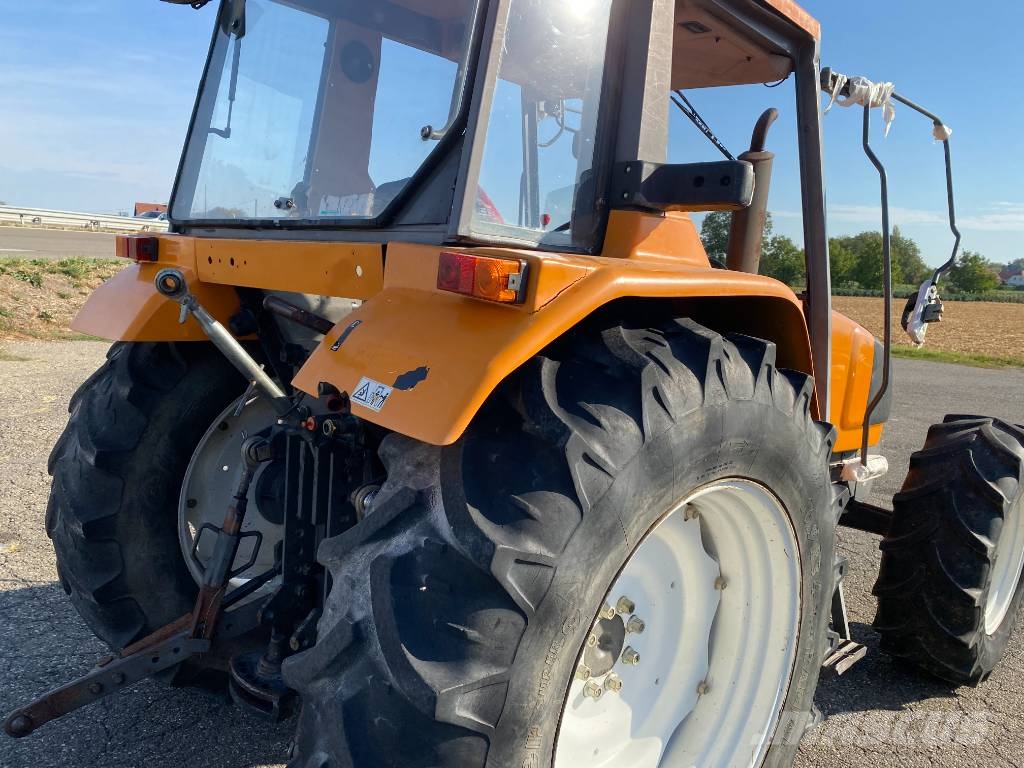Renault CERES 330 Mécanique endommagé Tracteur