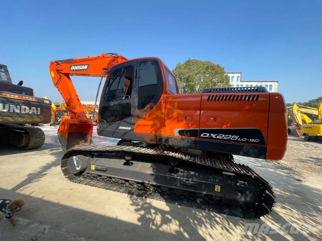Doosan DX 225 대형 굴삭기 29톤 이상