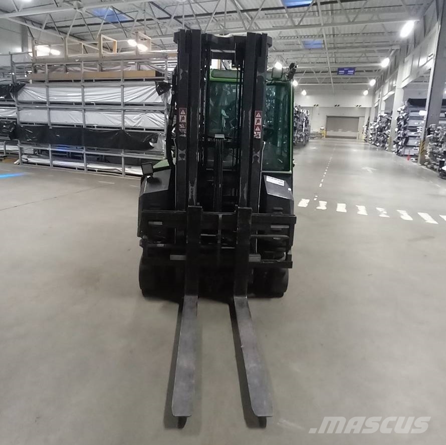 Combilift CBE 2500 شاحنة المناولة رباعية الاتجاهات
