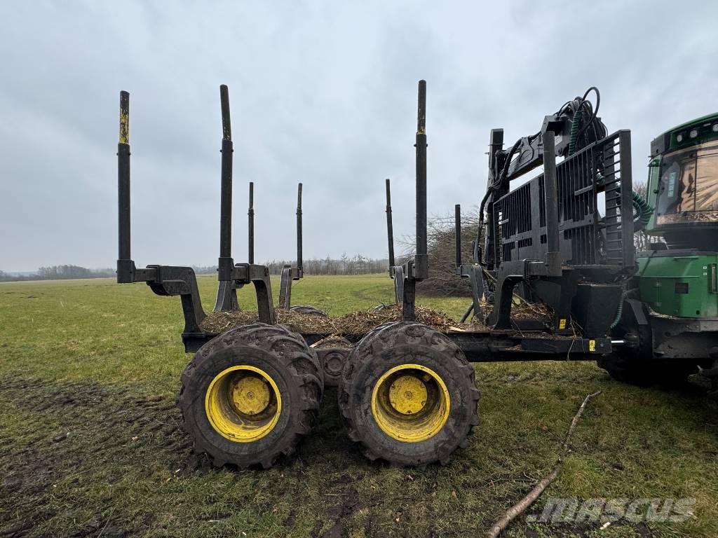 John Deere 1510 G Lesné traktory