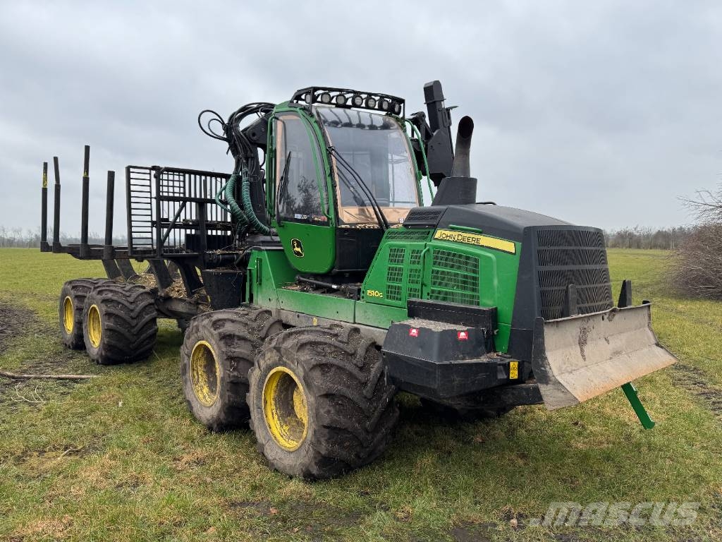 John Deere 1510 G Lesné traktory